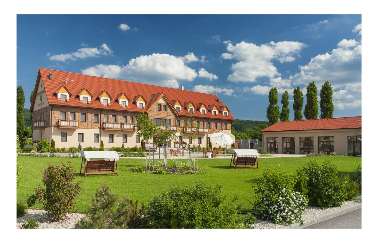 Malvazia Otel Prievaly Dış mekan fotoğraf
