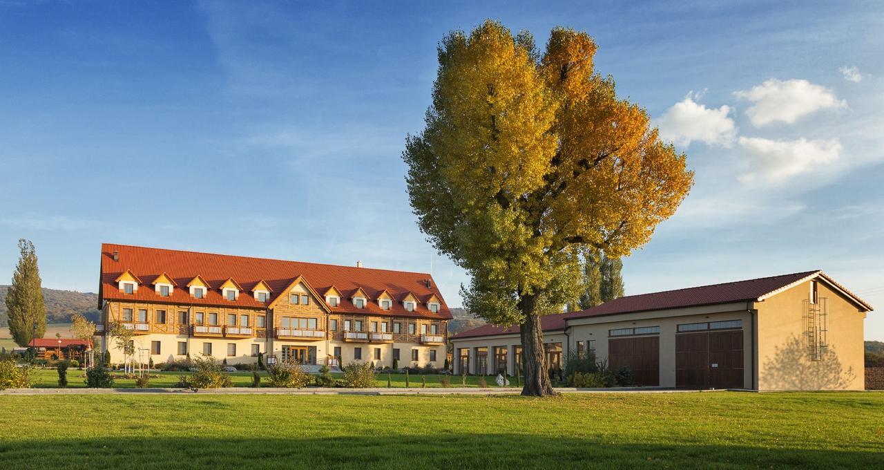 Malvazia Otel Prievaly Dış mekan fotoğraf